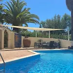 Luxurioese - Privater Pool Und Schoener Garten By Interhome Hébergement de vacances Estômbar