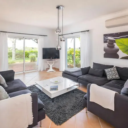 Luxurioese - Privater Pool Und Schoener Garten By Interhome Hébergement de vacances Estômbar